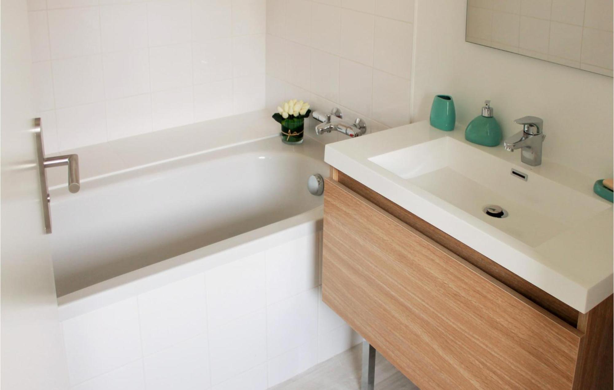 Beautiful Home In Erdeven With Kitchenette Екстериор снимка