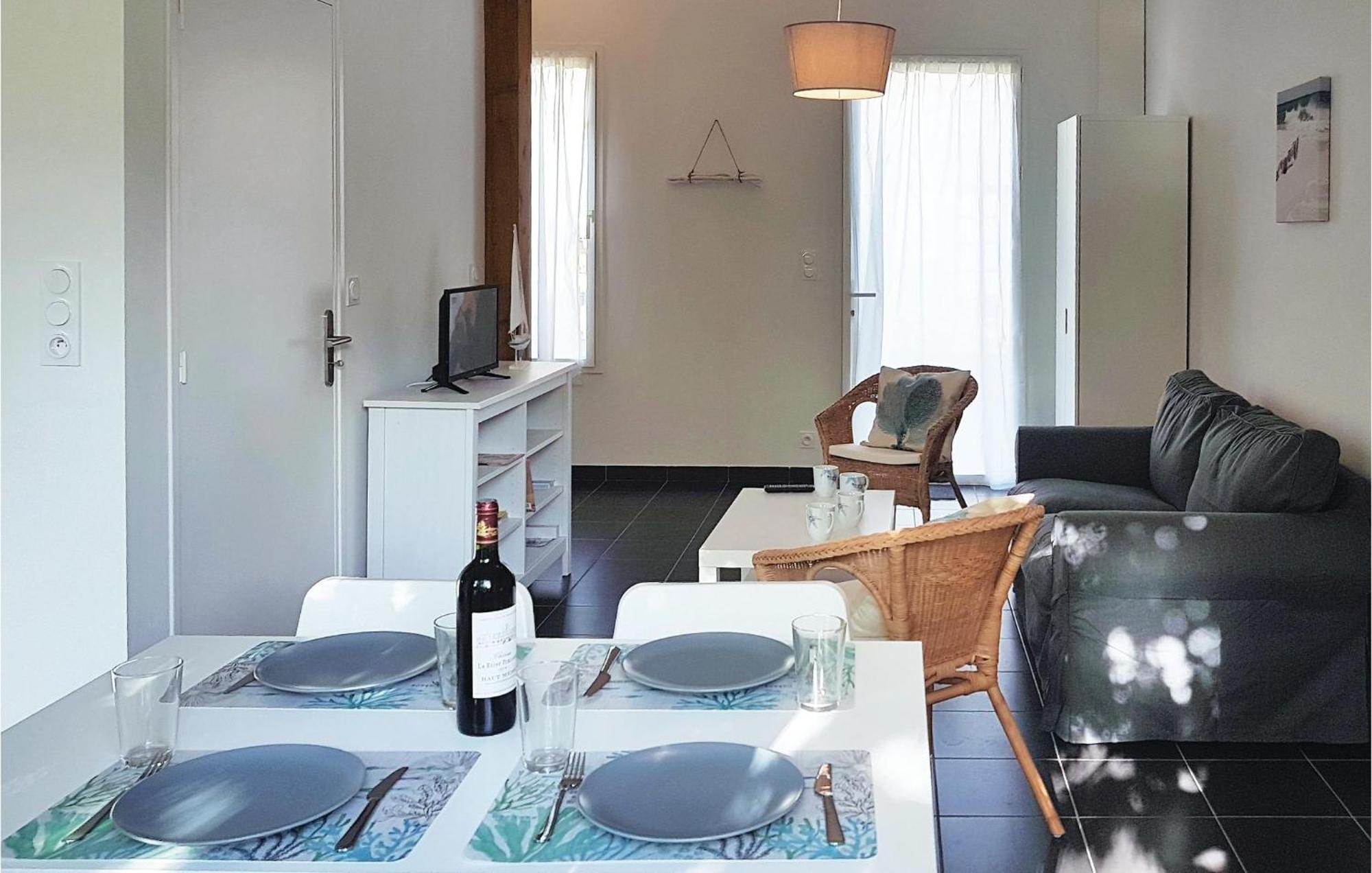 Beautiful Home In Erdeven With Kitchenette Екстериор снимка