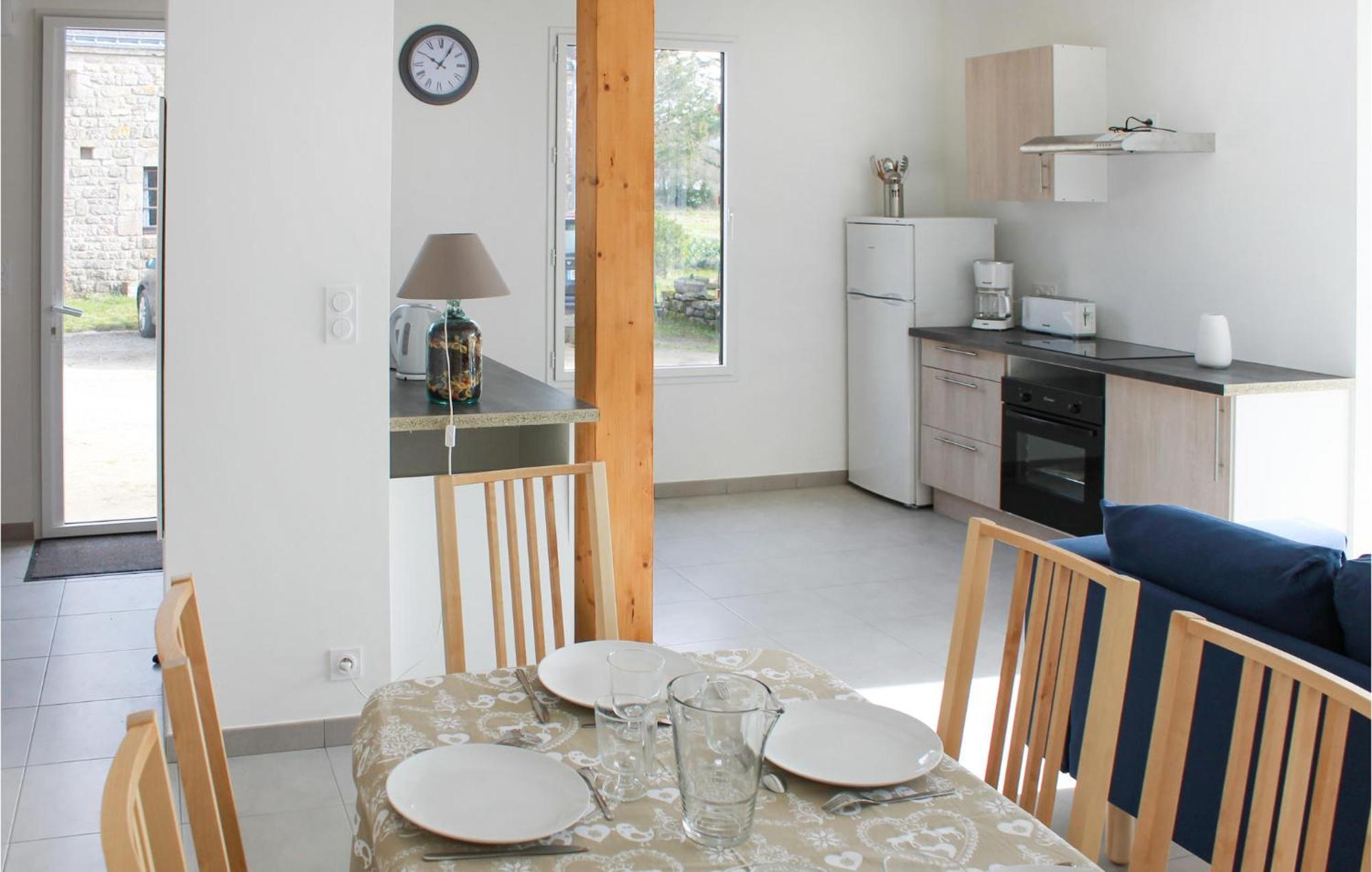 Beautiful Home In Erdeven With Kitchenette Екстериор снимка